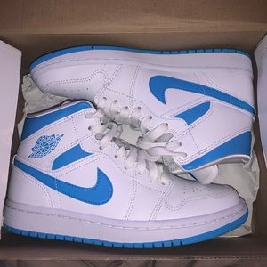 Jordan 1 Mid UNC